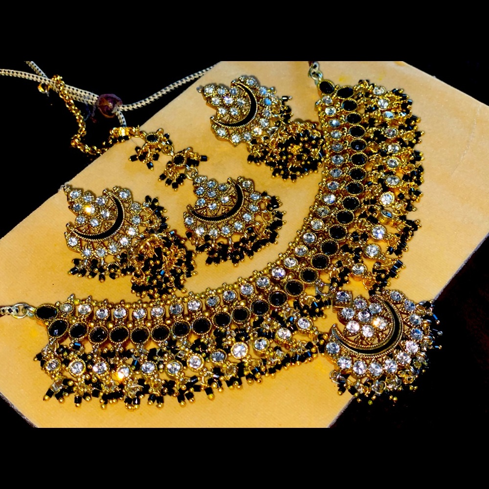 Beautiful necklace set